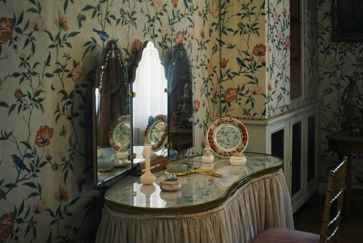 Why Your Dressing Table Chair Is Sabotaging Your Makeup Routine (And How to Fix It)