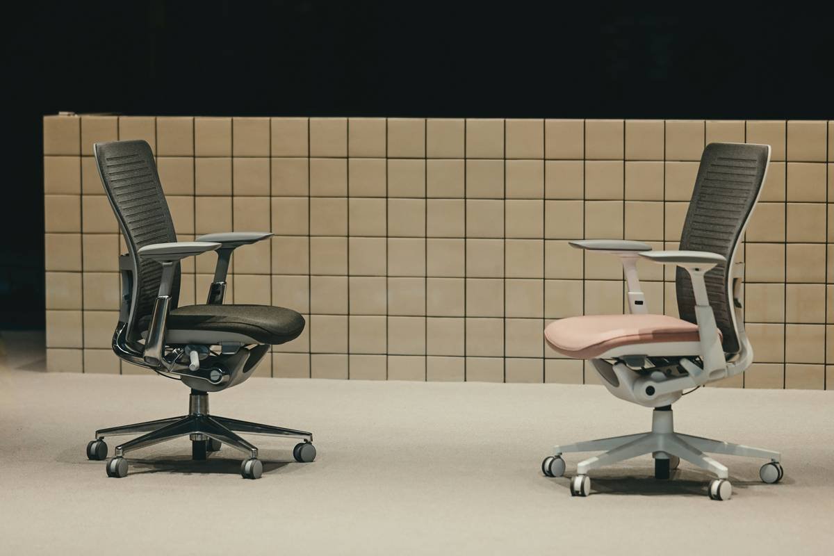 Ergonomic beauty seating furniture supporting proper spine alignment during makeup application