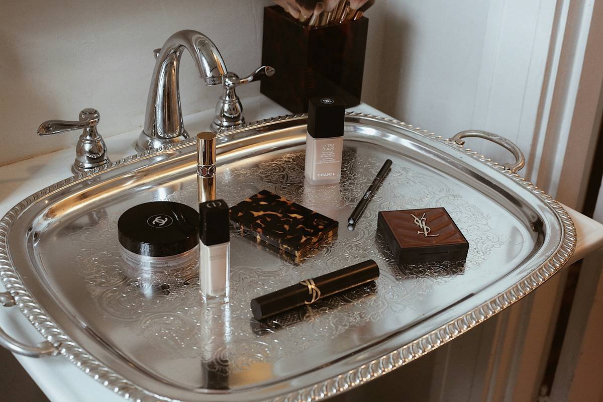compact makeup vanity set in small apartment with smart storage solutions