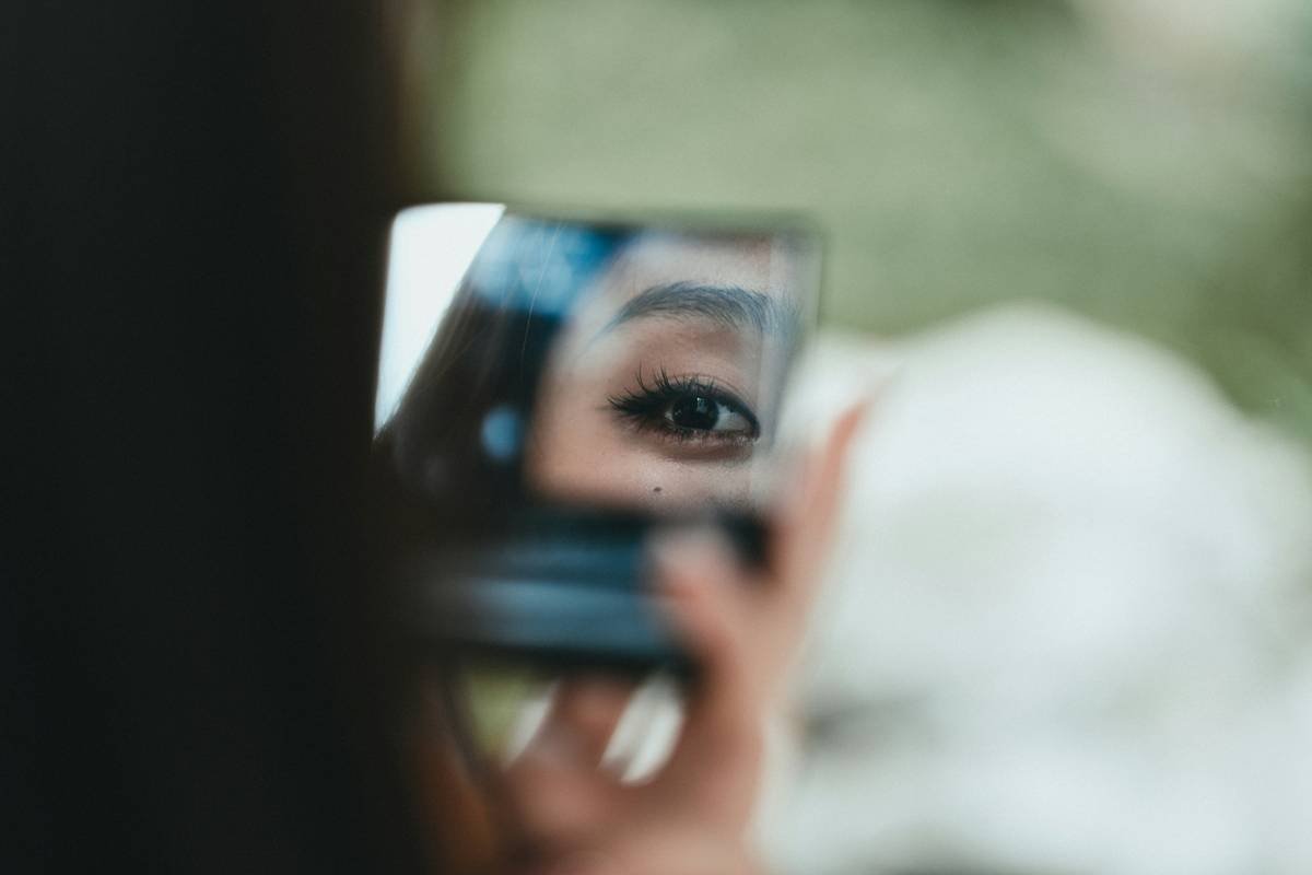 Ergonomic Vanity Comfort: 7 Proven Tips to Avoid Painful Makeup Sessions