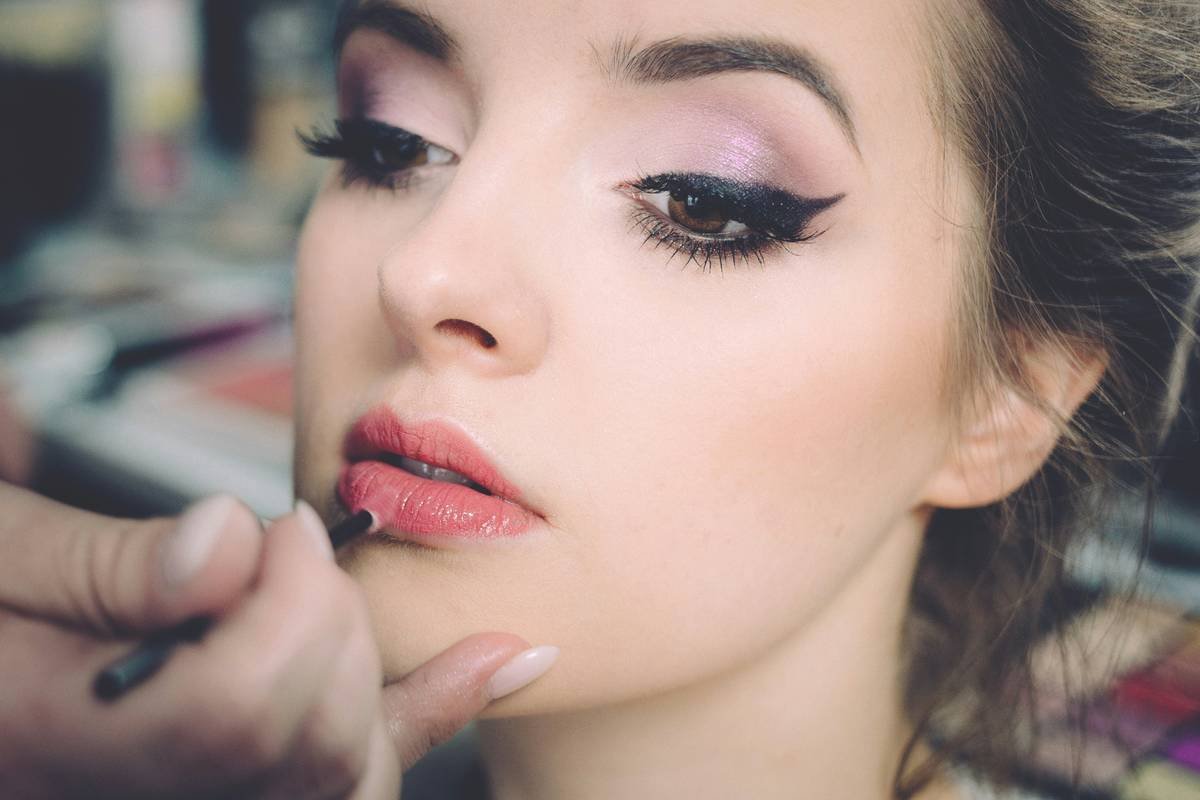 Why Your Makeup Routine Fails Without the Right Ergonomic Vanity Support