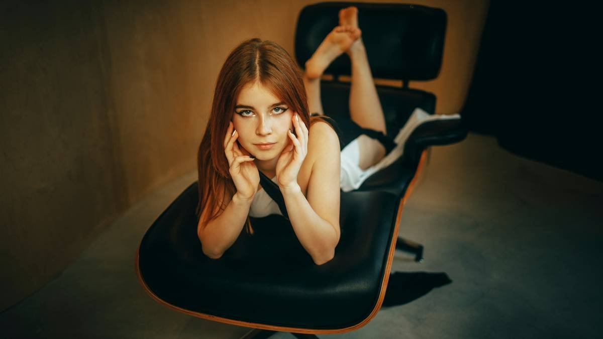 Ergonomic makeup room furniture with mirror, drawers, and adjustable chair
